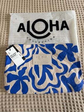 NWT ALOHA Collection Mid Pouch